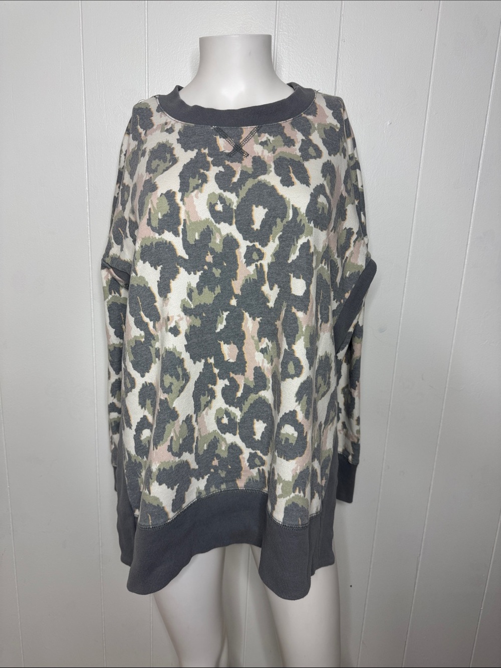 Bke leopard print sweatshirt women’s S